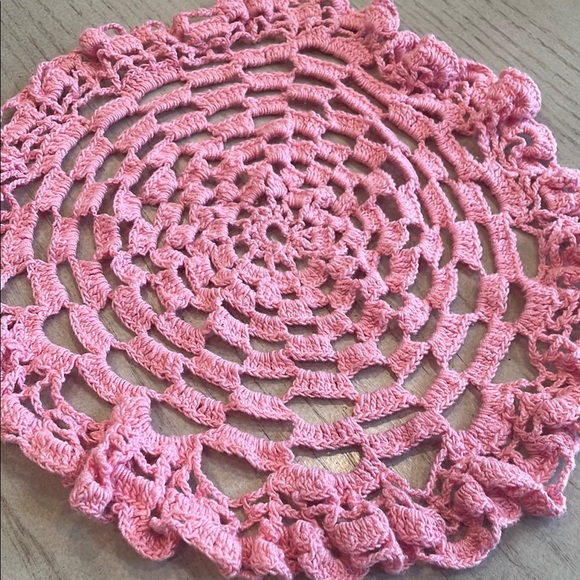 Pink Crochet Doily Set vintage - Picture 3 of 3